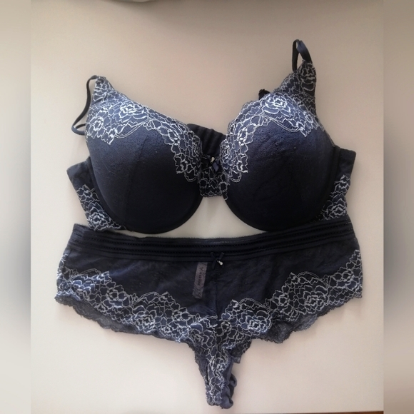 Women's Lingerie - Picture 2 of 5